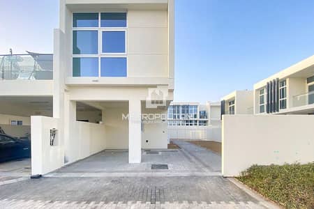 3 Camere Townhouse in Vendita a DAMAC Hills 2 (Akoya by DAMAC), Dubai - Villetta a schiera a DAMAC Hills 2 (Akoya by DAMAC),Centaury, 3 camere da letto, 2200000 AED - 15281775 3 Camere Townhouse in Vendita a DAMAC Hills 2 (Akoya by DAMAC), Dubai - Villetta a schiera a DAMAC Hills 2 (Akoya by DAMAC),Centaury, 3 camere da letto, 2200000 AED - 15281775