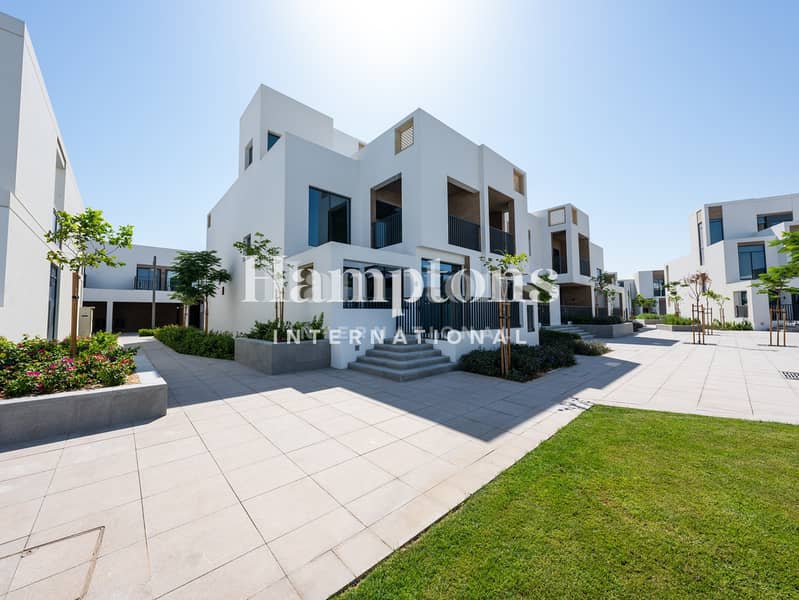 Exclusive Corner Single Row | By the pool Exclusive Corner Single Row | By the pool