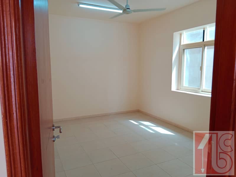 4 Room01