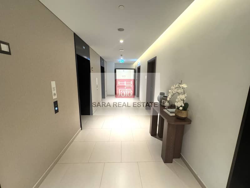 6 Hallway. JPG
