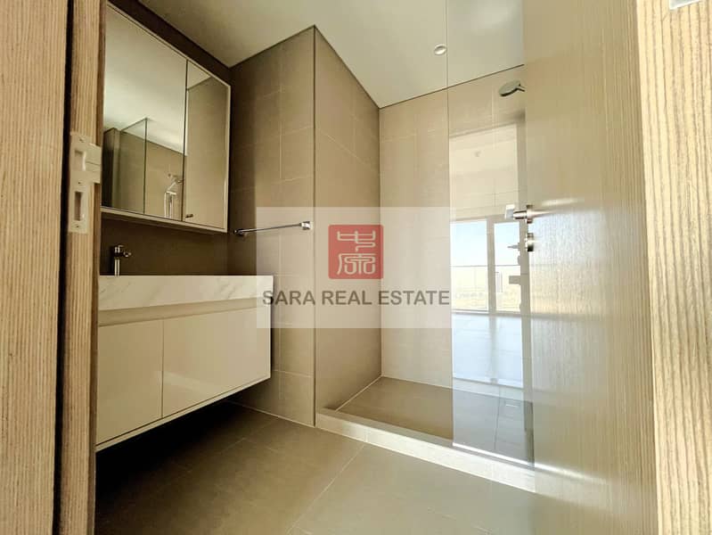 20 8.0 Attached Bathroom. JPG
