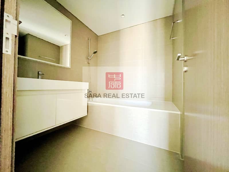 24 10.0 2nd Bathroom. JPG