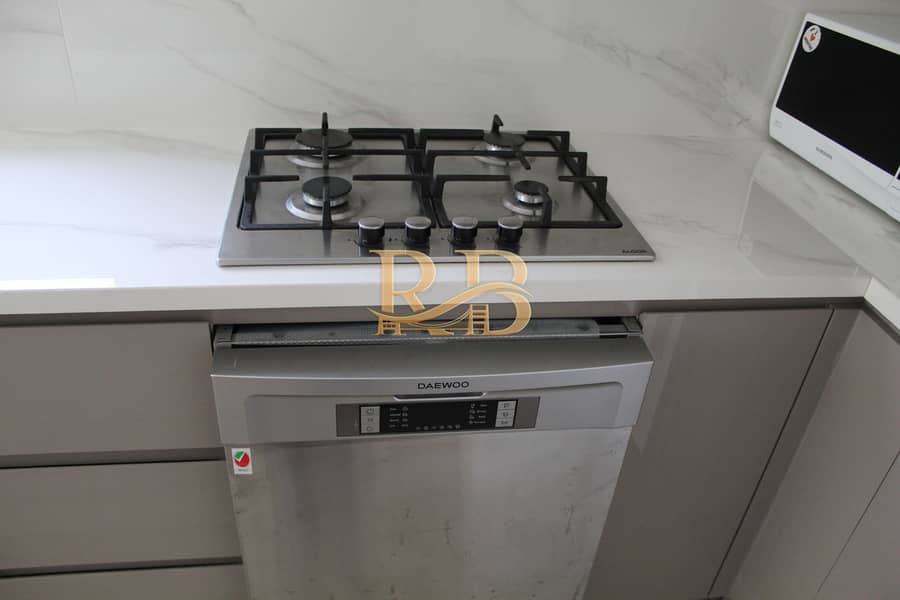 3 Azizi photos (2). png