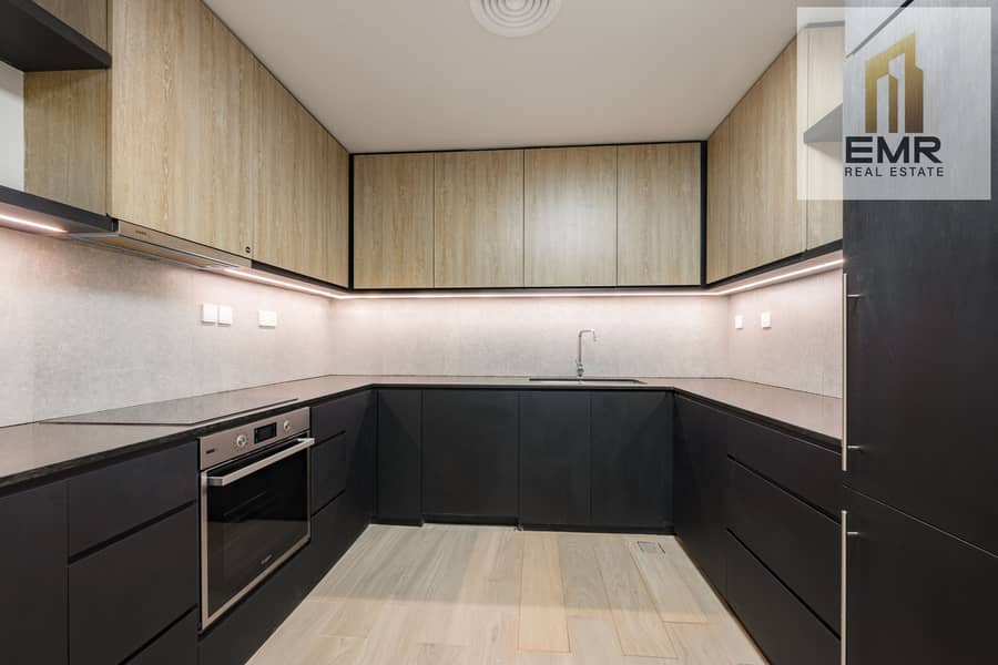 11 Kitchen1. jpg