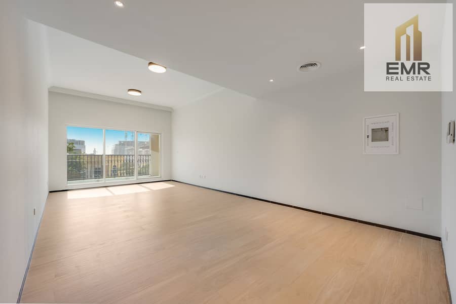14 Livingroom1. jpg