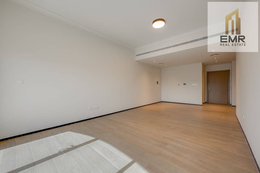 16 Livingroom3. jpg