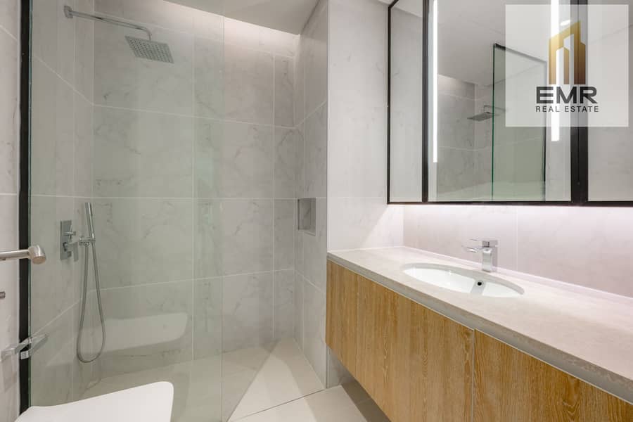 19 Master BAthroom. jpg