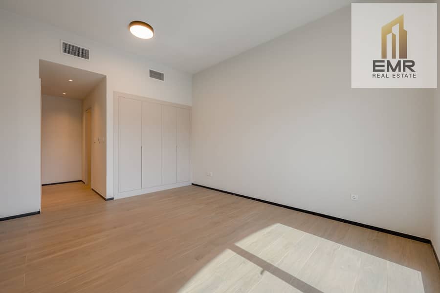 21 Master Bedroom1. jpg