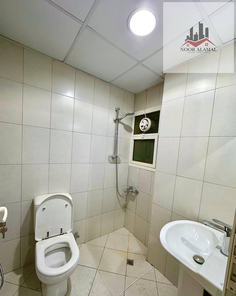 7 b72b3a10-7aad-43c1-916c-2c53b4fa7b48. jpg