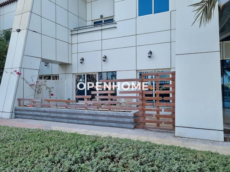 Stylish Townhouse | Prime Location | Vibrant Community Stylish Townhouse | Prime Location | Vibrant Community