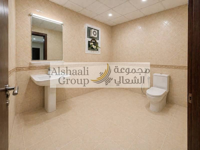 21 washroom  (2). jpeg
