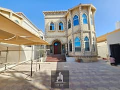 فرصة استثنائية لامتلاك فيلا فسيحة في الروضة 1، إحدى أرقى المناطق السكنية في عجمان. تتميز هذه المنطقة الهادئة بموقعها الاستراتيجي بالقرب من جميع الخدما