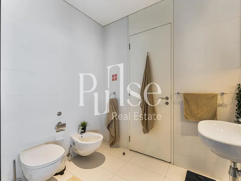 Elegant 2BR | High Floor with Balcony | Burj View