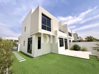 تاون هاوس 4 غرف نوم للبيع في تاون سكوير، دبي - images image img