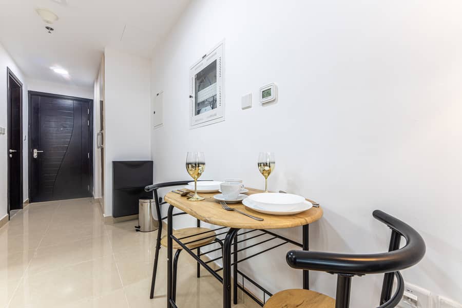 6 Dining 2. jpg