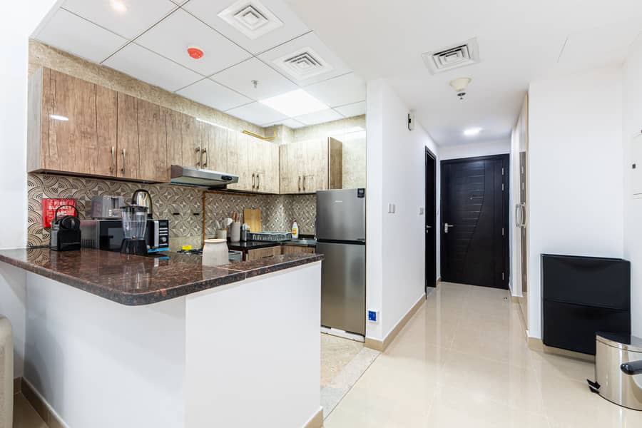 7 Kitchen 1. jpg
