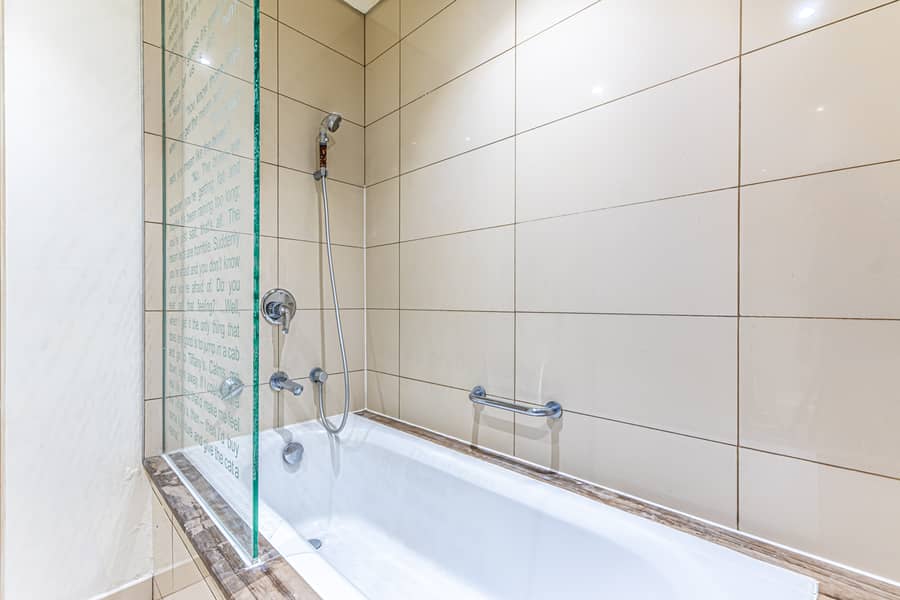 16 Washroom 1.2. jpg