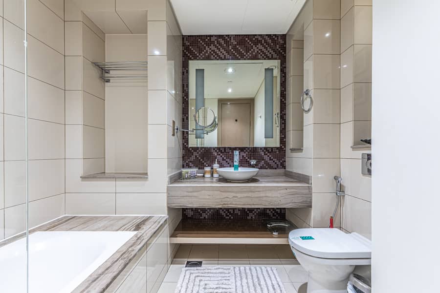17 Washroom 1.1. jpg