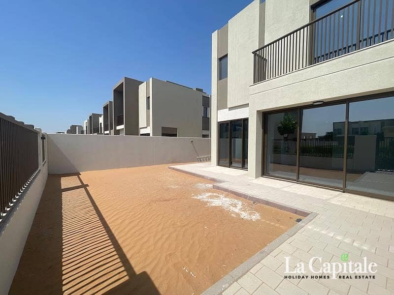 Garden and Pool View | Ready to Move | Maintained Garden and Pool View | Ready to Move | Maintained