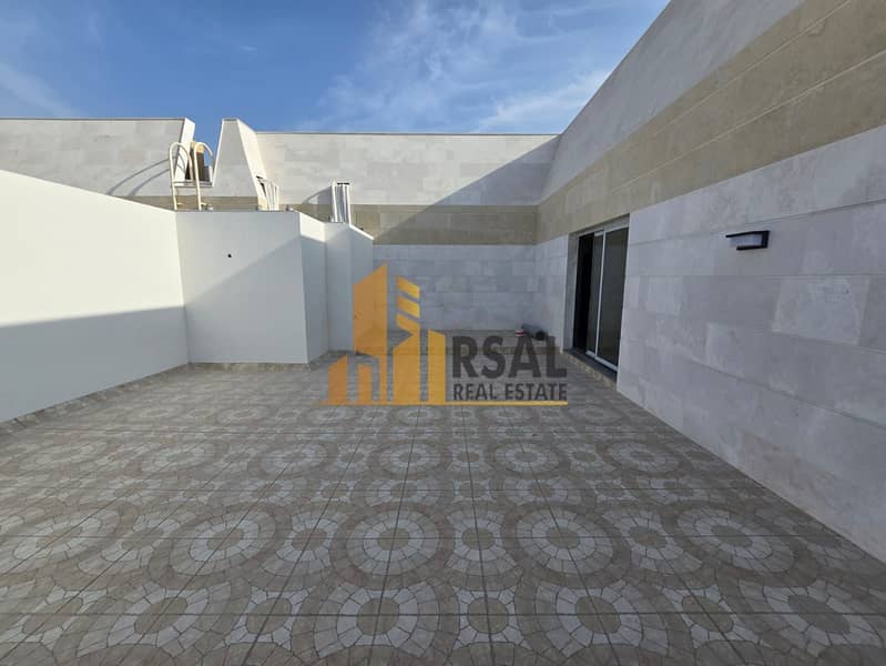15 d7ab1b9e-b7e7-4ba9-81aa-a61e21642b41. jpg