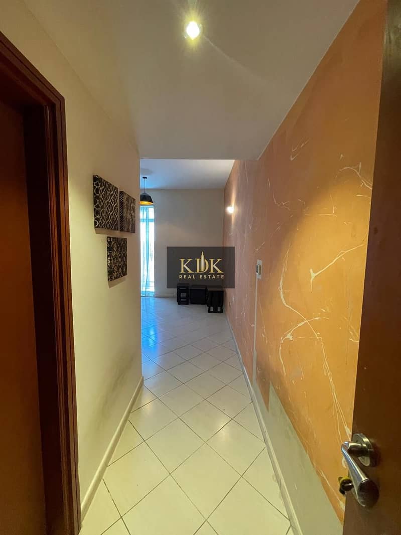 4 ba75dcb2-e4aa-4644-ae0a-e208ce3e6309. jpg