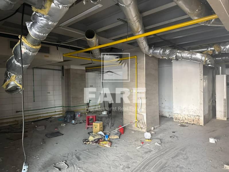Huge Commercial Shop for Rent in Al Majaz 1 – Sharjah Prime location near Jamal Abdul Nasser Street and close to Al Wahda Street, in a vibrant and hi – pohled 3