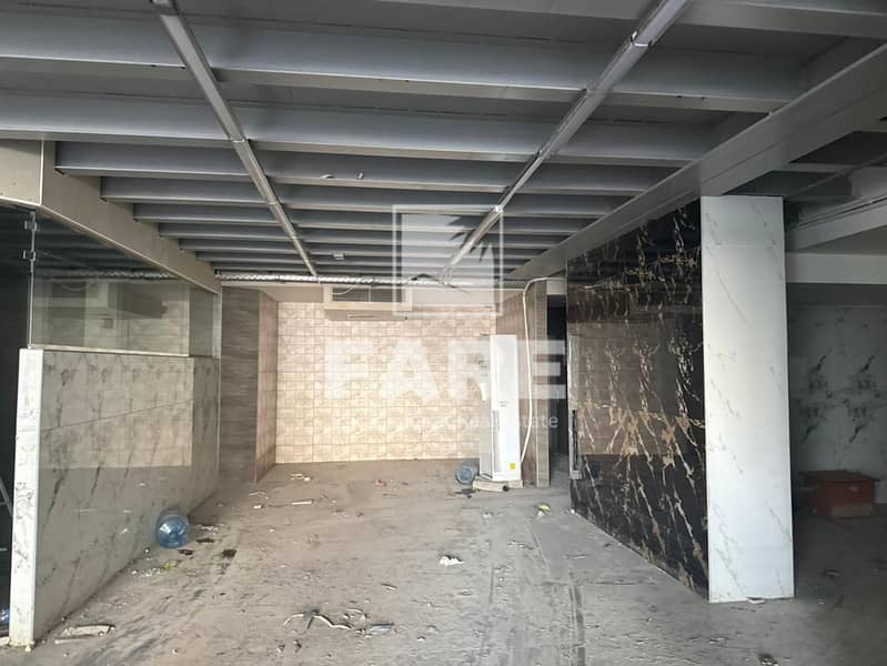 Huge Commercial Shop for Rent in Al Majaz 1 – Sharjah Prime location near Jamal Abdul Nasser Street and close to Al Wahda Street, in a vibrant and hi – pohled 4