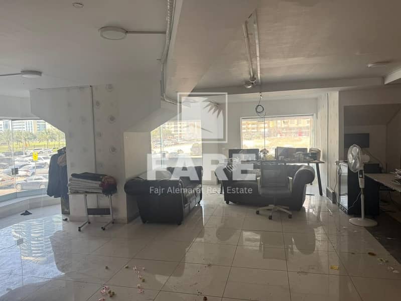 Huge Commercial Shop for Rent in Al Majaz 1 – Sharjah Prime location near Jamal Abdul Nasser Street and close to Al Wahda Street, in a vibrant and hi – pohled 6