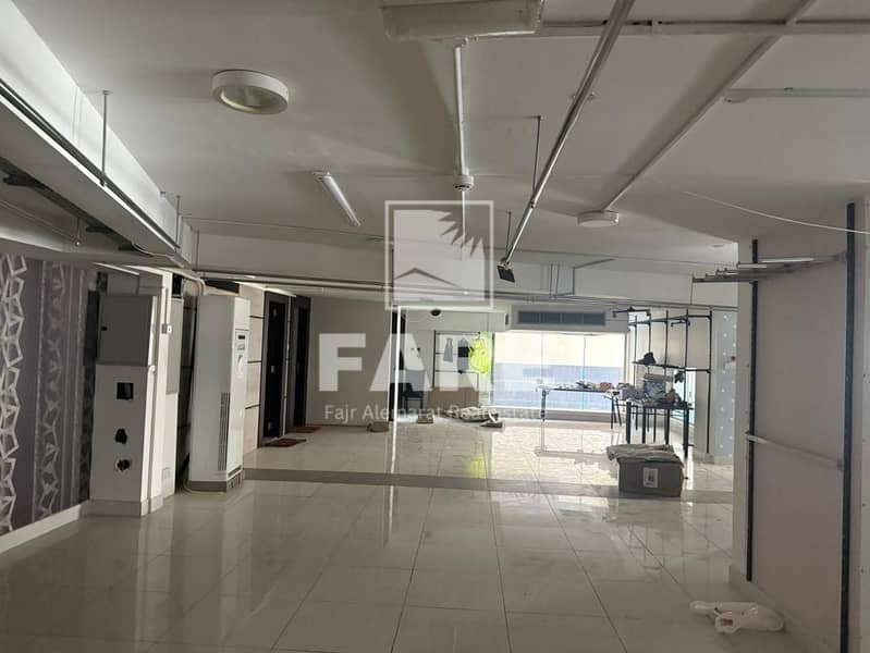 Huge Commercial Shop for Rent in Al Majaz 1 – Sharjah Prime location near Jamal Abdul Nasser Street and close to Al Wahda Street, in a vibrant and hi – další