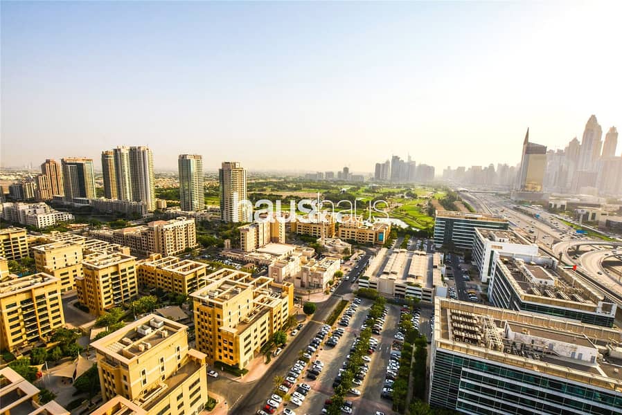 Large 2 Bed | Stunning Golf and Skyline View