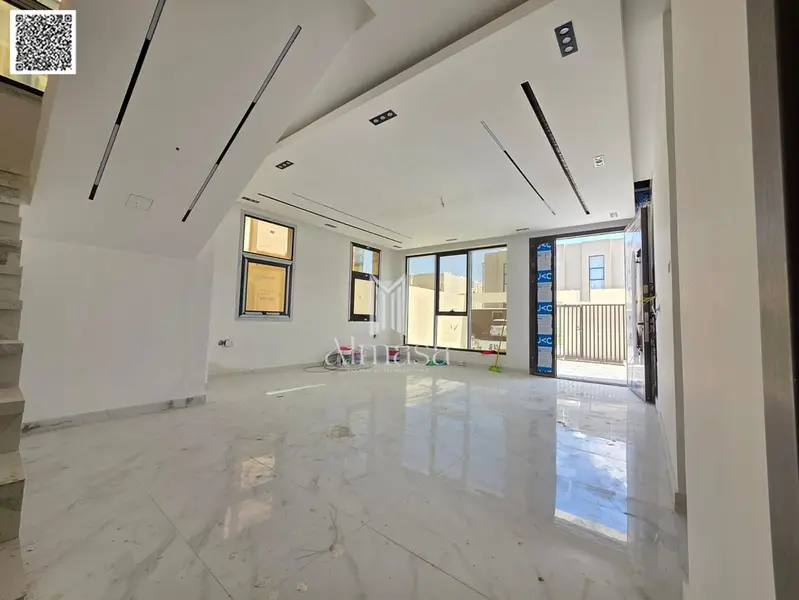 A luxury villa for sale in Al Zahia area of Ajman, in an exceptional location directly opposite services and near Al Zahia roundabout. It combines l - View 4