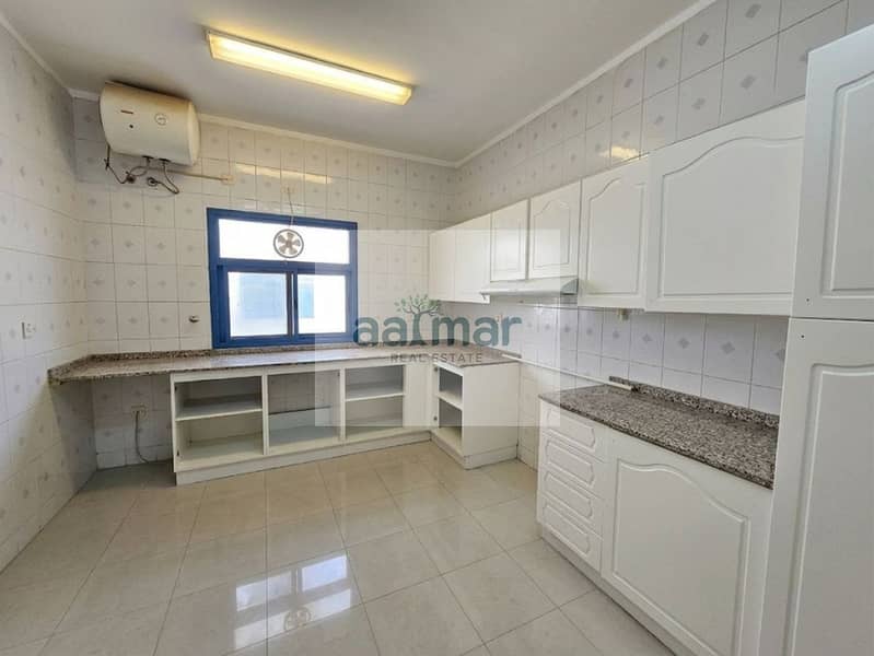 8 Kitchen e304. png