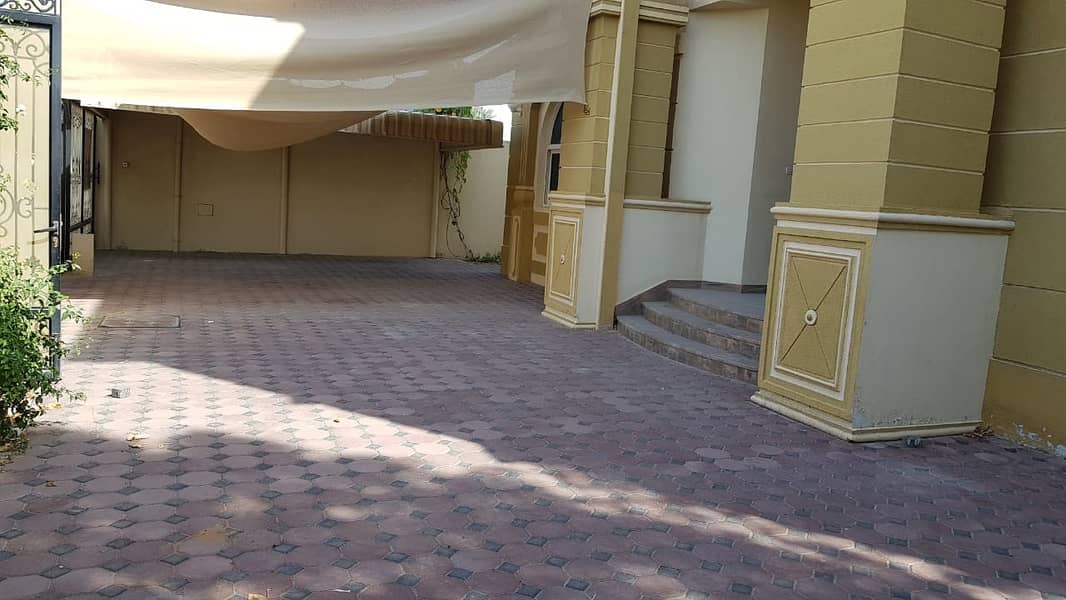 *** LOW PRICE - Grand 5BHK Duplex Villa with car parking space available in Al Falaj area, Sharjah ***