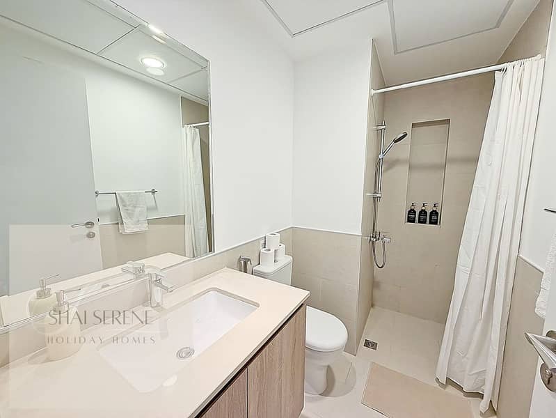 24 4. Shared Bathroom - IMG_5033. jpg