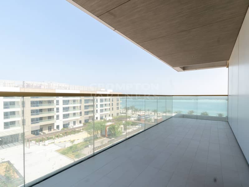 Sea View | Spacious | Vacant | Beach Access Sea View | Spacious | Vacant | Beach Access
