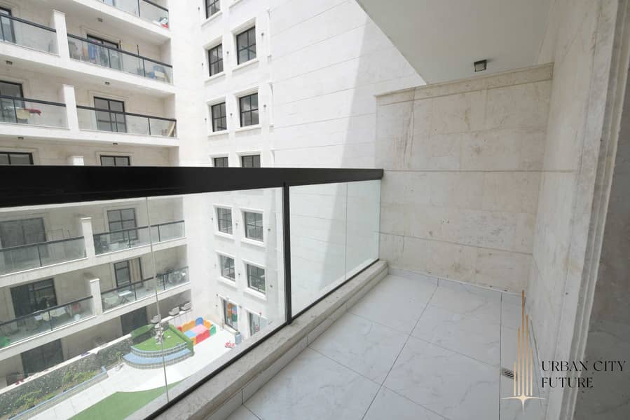 4 BALCONY. jpg