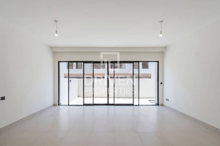 Vacant | Bright Spacious Unit | Ideal Location Vacant | Bright Spacious Unit | Ideal Location