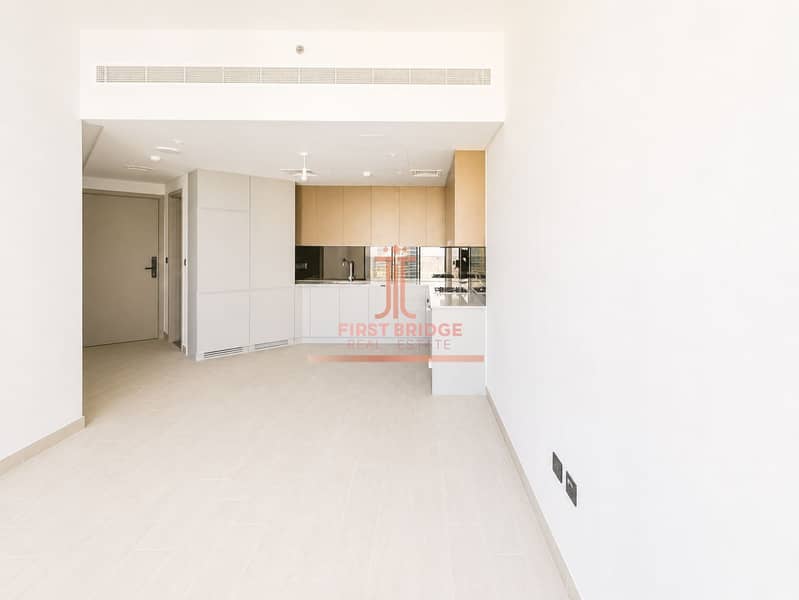 4 Living Area with kitchen . PNG