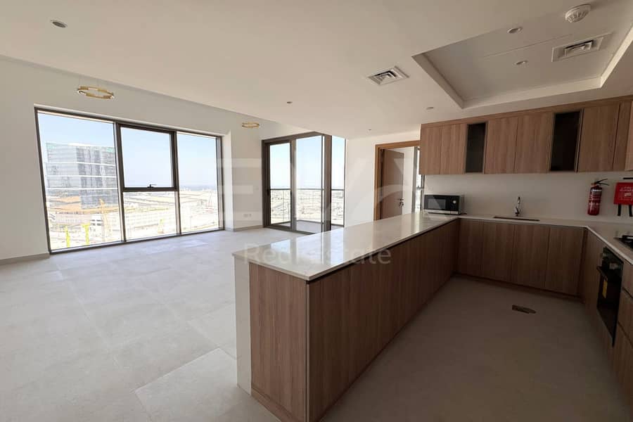 STUNNING SEA VIEW |GREAT PRICE | MODERN AND CLEAN - Image 2