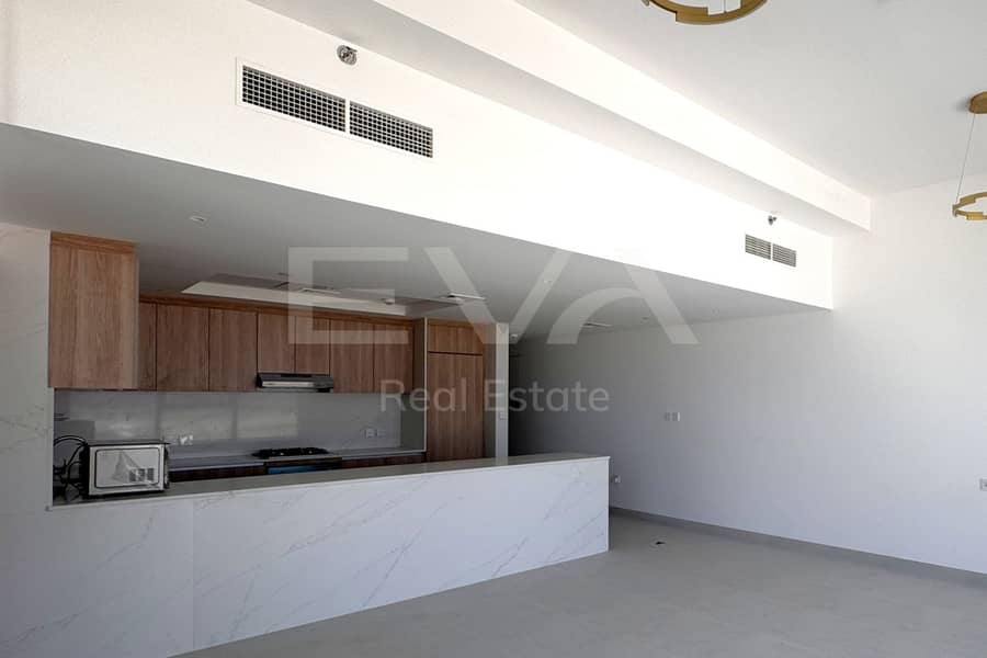 STUNNING SEA VIEW |GREAT PRICE | MODERN AND CLEAN - Image 5