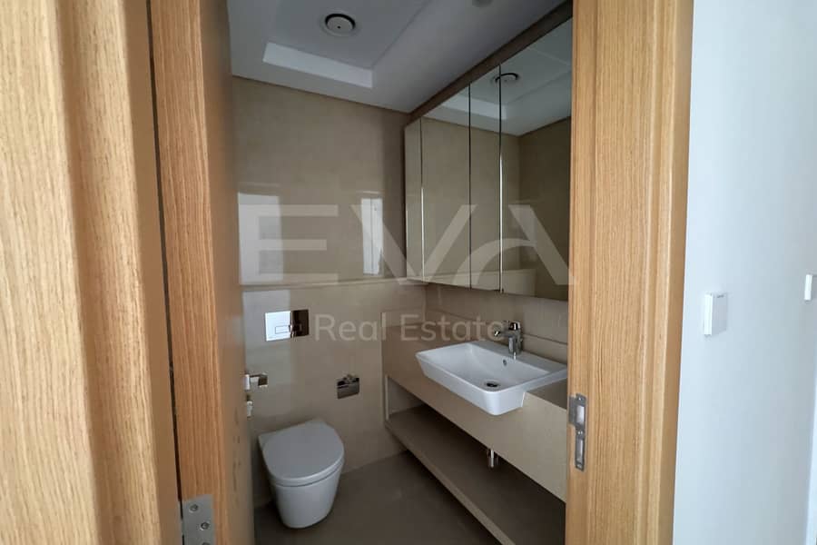 STUNNING SEA VIEW |GREAT PRICE | MODERN AND CLEAN - Image 10