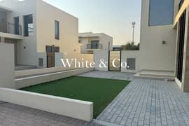 Vacant now | Corner Unit | Good Location