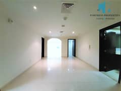 شقة في منطقة الكورنيش 3 غرف 130000 درهم - 15318480