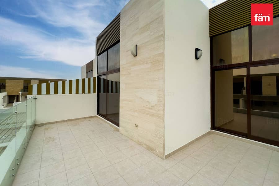 End unit I big space I brand new End unit I big space I brand new