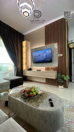 لقطة للمستثمرين والعائلات! 3BHK بديكورات خاصة وإطلالة مفتوحة في جاردن سيتي | السعر: 425 ألف!