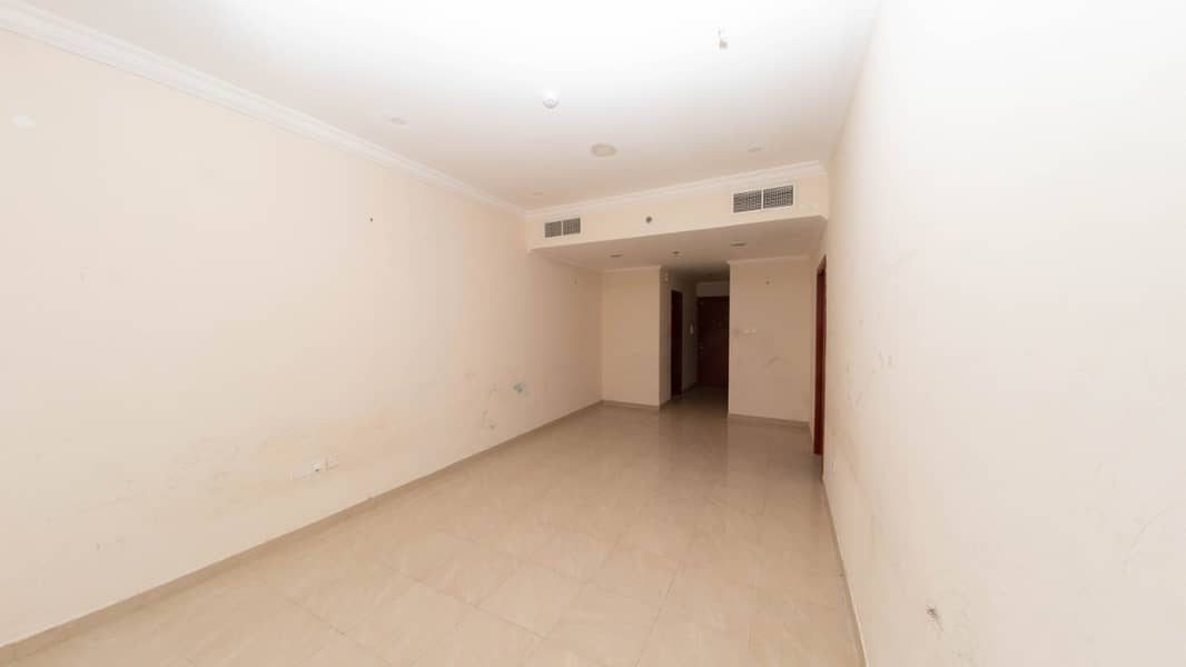 شقة غرفة و صالة مميزة  للايجار في قلب امارة عجمان