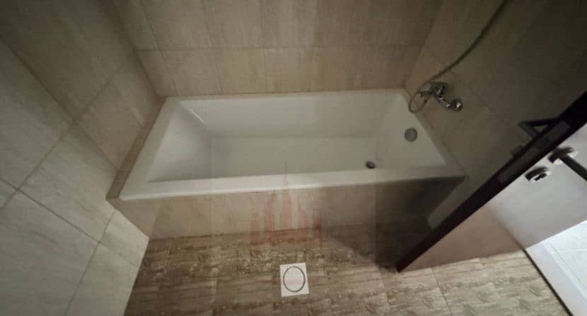 7 washroom bath. jpg