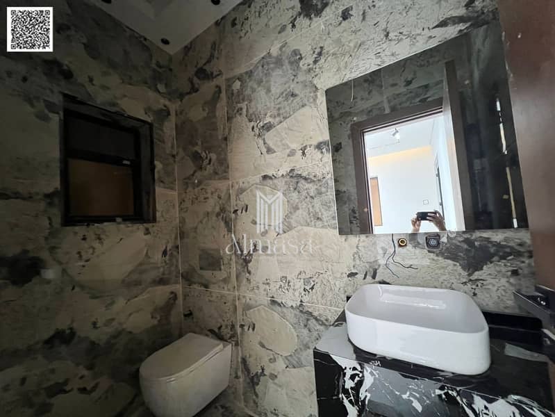 9 dbf6eb01-baf3-49d6-94f4-2ddb64c59649. jpg