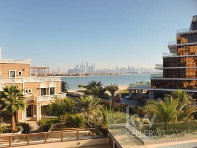 4 Bedroom Apartment for Rent in Palm Jumeirah, Dubai - Exclusive triplex apartment with garage | Ready to move in