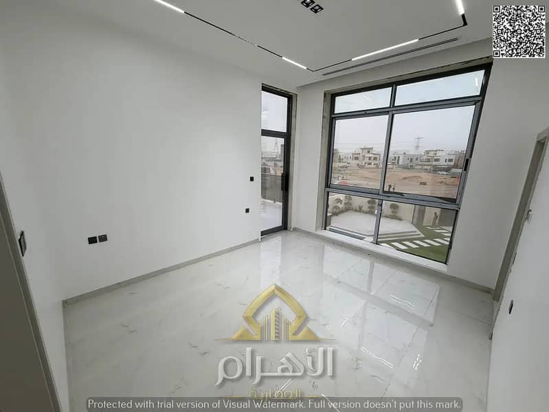 28 821831939-1066x800. webp